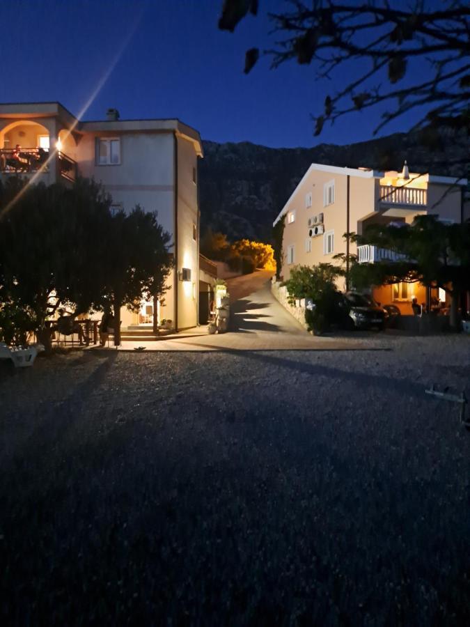 Ferienhaus Elena Karlobag Esterno foto